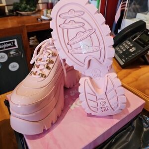 KOI X MELANIE MARTINEZ CAKE SHOW SIZE 7 BRAND NEw